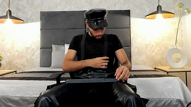 RaphaelDufort online show from November 23, 2025, 11:59 pm