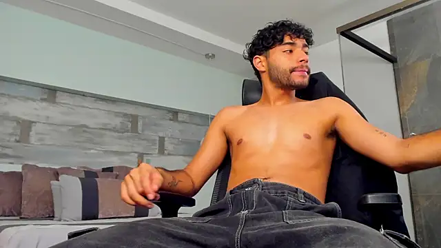 RaphaelDufort online show from December 16, 2025, 6:01 pm