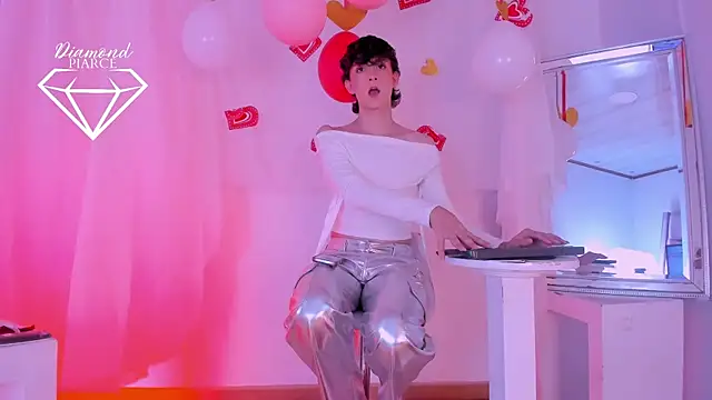 Diamond Piarce online show from February 15, 2026, 4:35 am