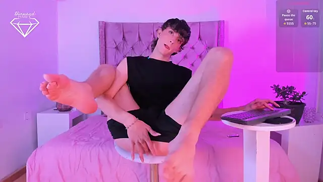 Diamond Piarce online show from February 7, 2026, 4:42 am