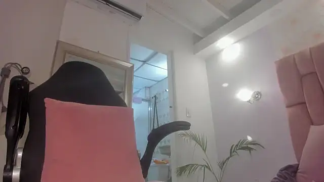 aishathornee online show from March 30, 2026, 7:15 pm