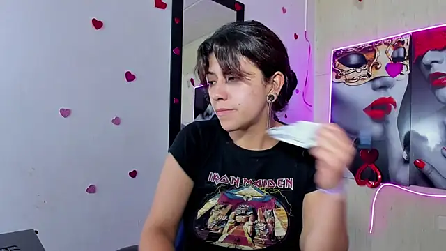 Snapshot of Raven_Rouge_ chatting on May 11, 2026, 12:39 pm Raven Rouge online show from May 11, 2026, 12:39 pm