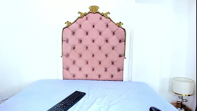 naia cox online show from February 1, 2026, 3:49 am