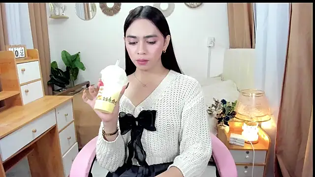 joyfulmartinaa online show from October 6, 2025, 3:57 pm