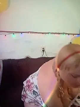 Snapshot of XHelenaX90 chatting on September 30, 2025, 11:49 am XHelenaX90 online show from September 30, 2025, 11:49 am