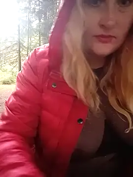 Snapshot of XHelenaX90 chatting on October 17, 2025, 7:33 am XHelenaX90 online show from October 17, 2025, 7:33 am