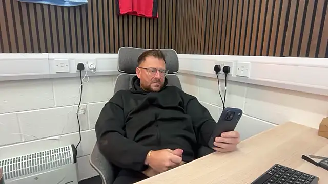 Snapshot of bilf1978 chatting on February 26, 2026, 7:52 am bilf1978 online show from February 26, 2026, 7:52 am