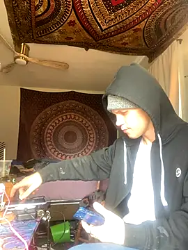 XanderOzzz online show from November 24, 2025, 5:57 pm