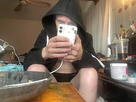 XanderOzzz online show from December 17, 2025, 2:44 pm