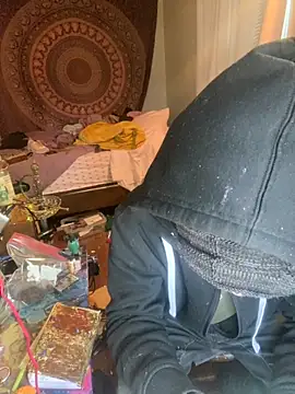 XanderOzzz online show from December 1, 2025, 8:21 pm