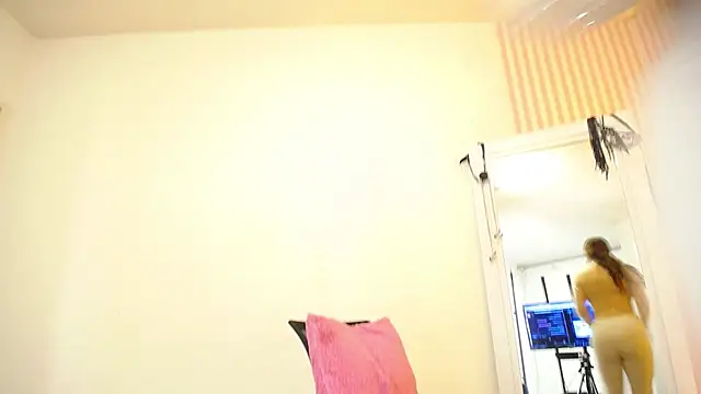 ViictoriaJones  online show from November 27, 2025, 4:07 pm