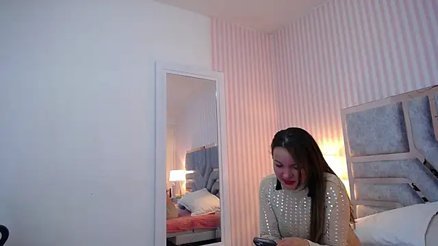 ViictoriaJones  online show from September 20, 2025, 1:05 pm