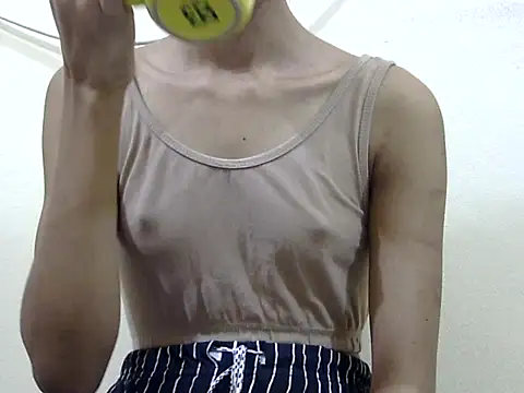 smallcuute online show from December 15, 2025, 8:58 pm