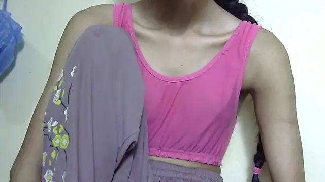 smallcuute online show from February 19, 2026, 11:45 pm