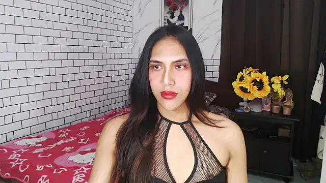 Latinahugecock online show from October 20, 2025, 1:11 pm