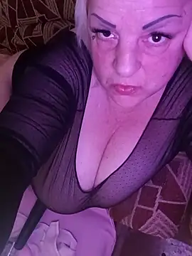 AnnStefanixh online show from April 13, 2026, 4:33 pm