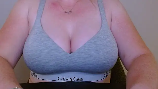 Snapshot of Esmee-Xxx chatting on October 4, 2025, 8:10 pm Esmee-Xxx online show from October 4, 2025, 8:10 pm