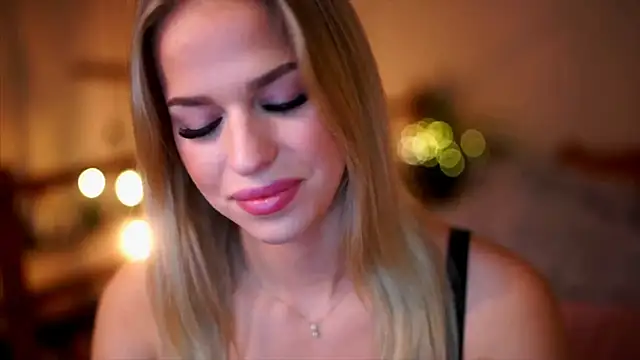 Emilyvanroessel online show from October 3, 2025, 10:50 am