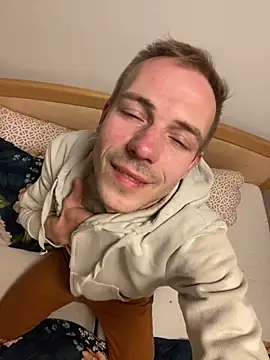 Skinny0150 online show from November 18, 2025, 10:45 pm