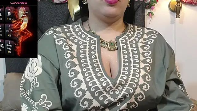 IndraKaur  online show from November 7, 2025, 12:53 pm