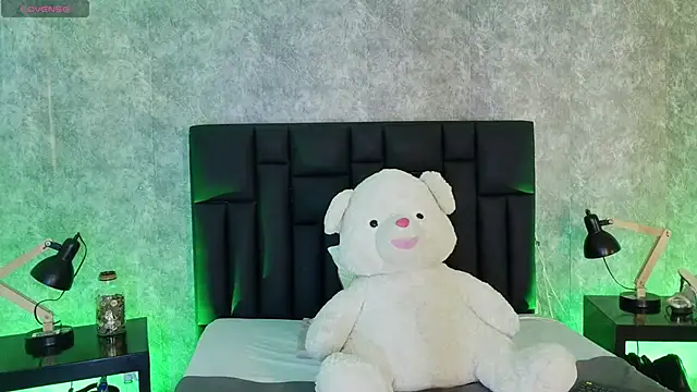 crystaldarliing online show from May 28, 2026, 4:13 pm