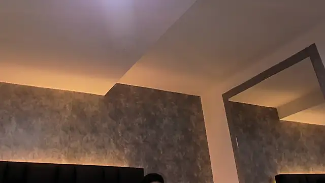 crystaldarliing online show from November 11, 2025, 2:12 pm