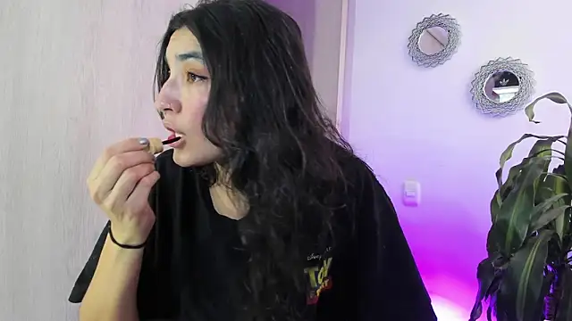 bella thorne3 online show from February 17, 2026, 9:12 pm