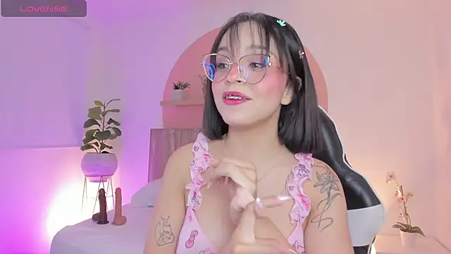 Clara Luu online show from April 9, 2026, 2:57 am