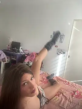 kendrafarq online show from April 15, 2026, 7:51 pm