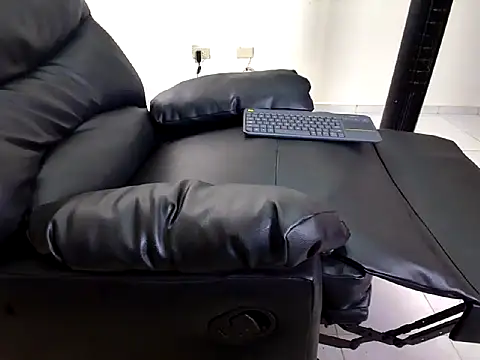 Snapshot of Dollarhot30 chatting on April 3, 2026, 3:29 pm Dollarhot30 online show from April 3, 2026, 3:29 pm