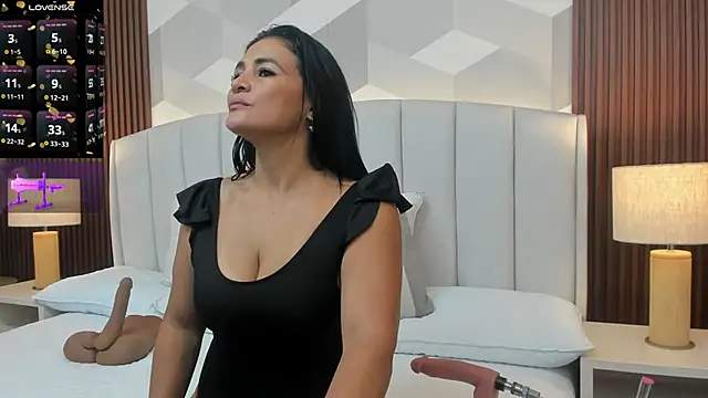 Snapshot of Mommy_Naughty chatting on May 2, 2026, 11:15 am Mommy Naughty online show from May 2, 2026, 11:15 am
