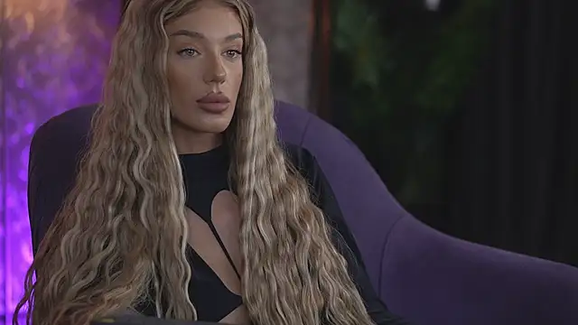 EllieRedd online show from September 10, 2025, 4:44 am