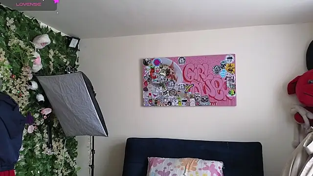 MiaVelvetDoll online show from March 18, 2026, 2:41 pm