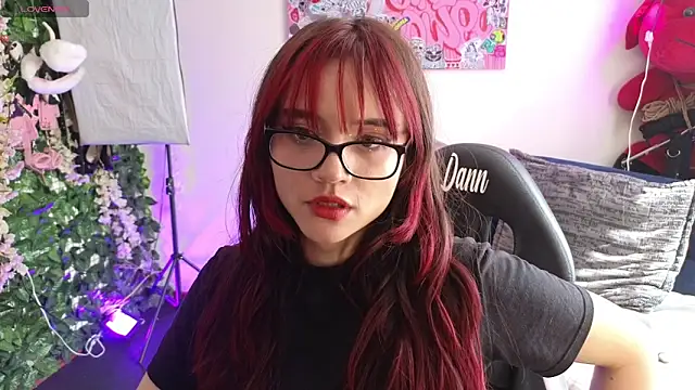 MiaVelvetDoll online show from May 20, 2026, 2:47 pm