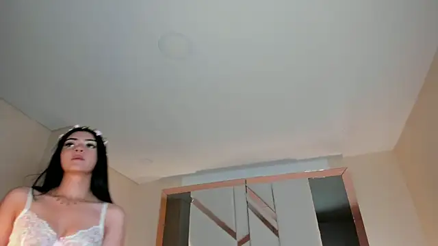 EmmaStonns online show from November 10, 2025, 2:11 pm