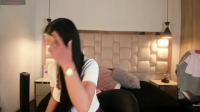 EmmaStonns online show from April 2, 2026, 1:18 pm