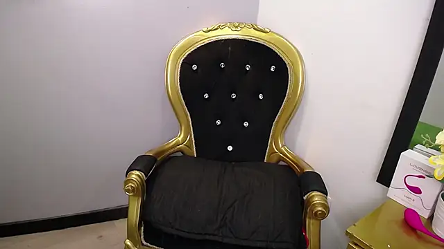 tiiny emilly online show from November 14, 2025, 7:28 pm