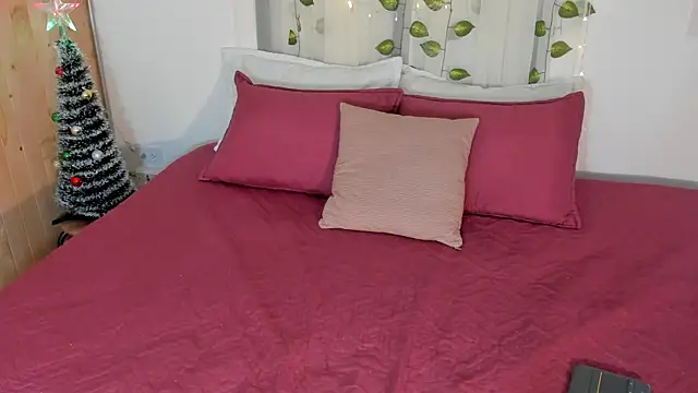 Snapshot of CloehSmiith chatting on December 20, 2025, 11:02 am CloehSmiith online show from December 20, 2025, 11:02 am