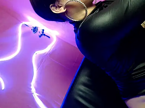 Snapshot of pretty_lassy chatting on December 18, 2025, 2:21 pm pretty lassy online show from December 18, 2025, 2:21 pm