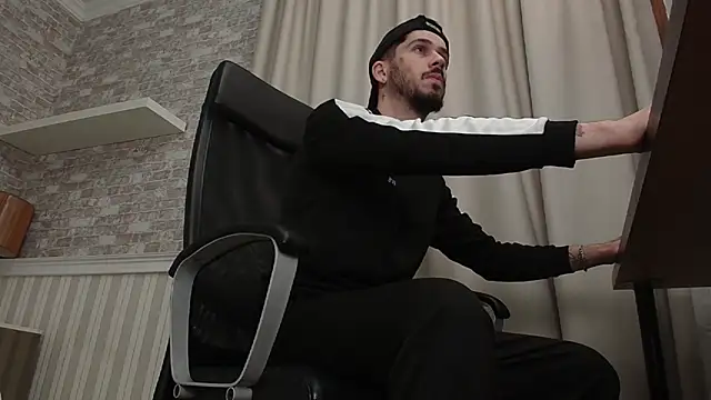 JonahShaw online show from October 18, 2025, 4:36 am