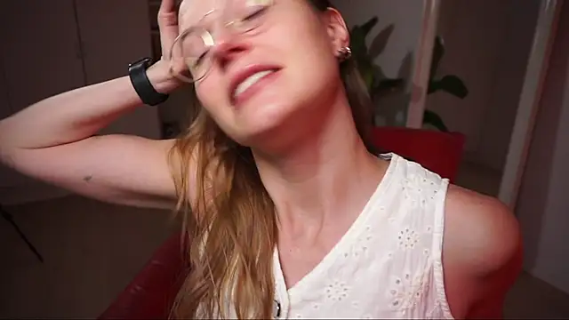 Scorpion Peach online show from November 28, 2025, 2:50 pm