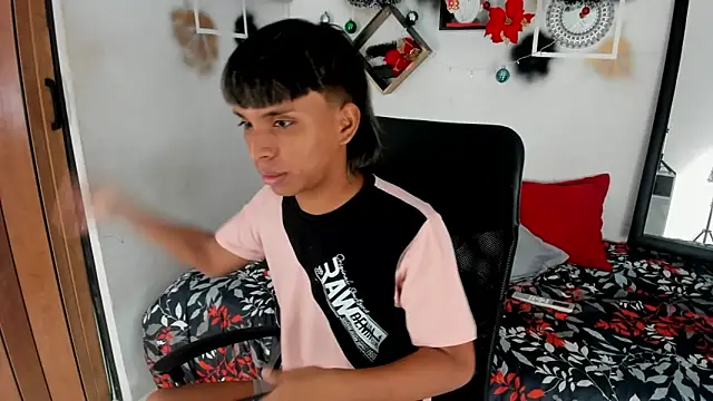 tyler twink boy online show from December 21, 2025, 2:08 pm