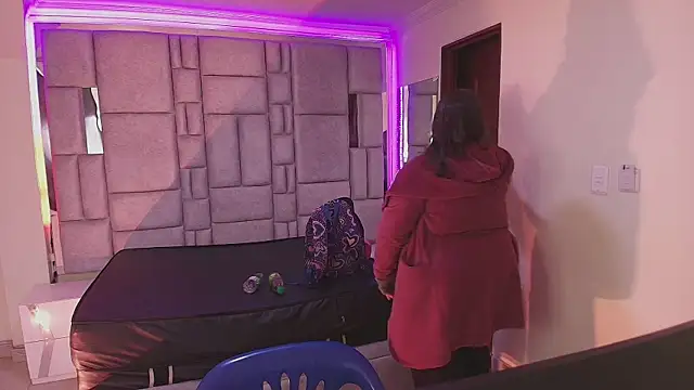  Emily rosee  online show from January 9, 2026, 11:17 am