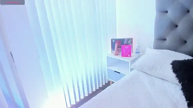 Snapshot of VictoriaParkeer chatting on November 25, 2025, 11:43 am VictoriaParkeer online show from November 25, 2025, 11:43 am