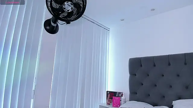 Snapshot of VictoriaParkeer chatting on January 10, 2026, 12:11 pm VictoriaParkeer online show from January 10, 2026, 12:11 pm