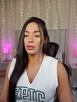 AriadnaTaylor online show from August 3, 2026, 8:26 pm