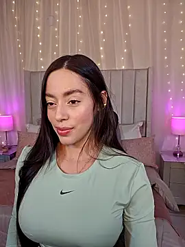 AriadnaTaylor online show from June 19, 2026, 4:35 pm