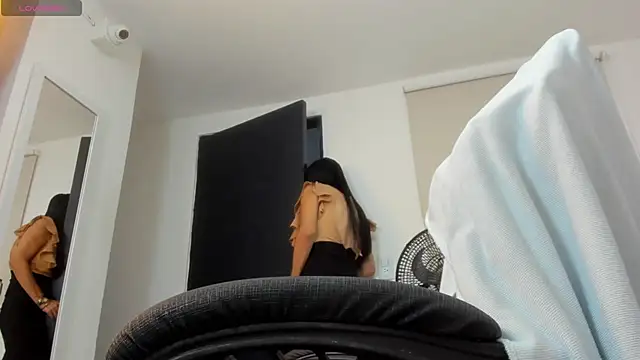 yulitza1025 online show from January 8, 2026, 2:12 pm