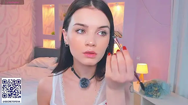 TeriRipka online show from November 12, 2025, 7:18 pm