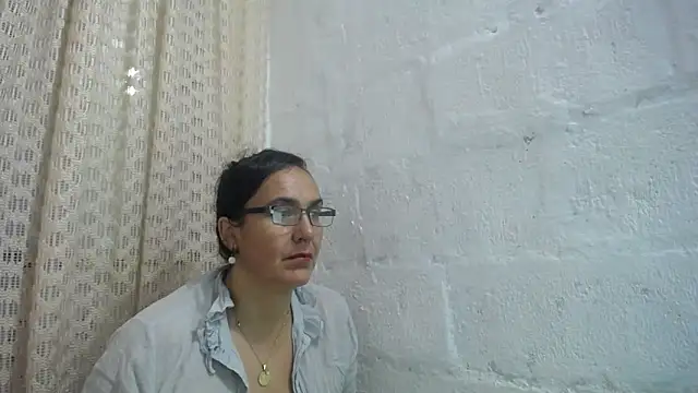 gabbyparker  online show from April 8, 2026, 8:16 am